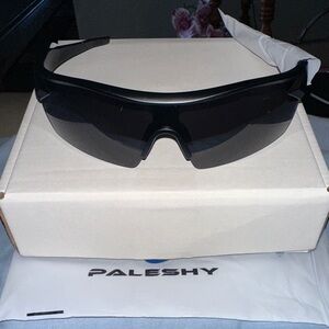 PALESHY Black On Black Polarized Men’s Sunglasses BNWT